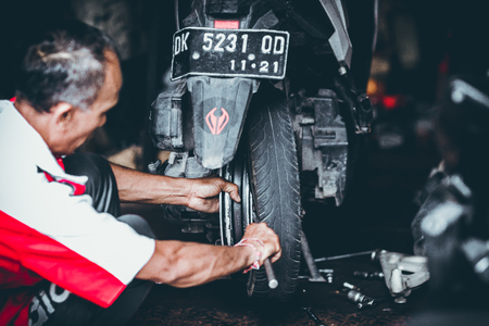 Understanding Clutch Repairs: Symptoms, Fixes and Average Prices in Britain