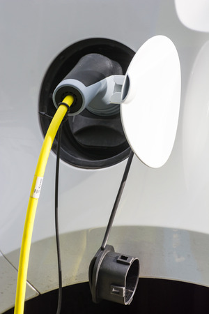 How to Maximise Battery Longevity in Electric Vehicles: A Comprehensive UK Guide
