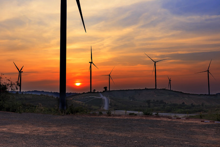 Environmental Impact: Electric vs Hybrid Cars in Britain’s Road to Net Zero